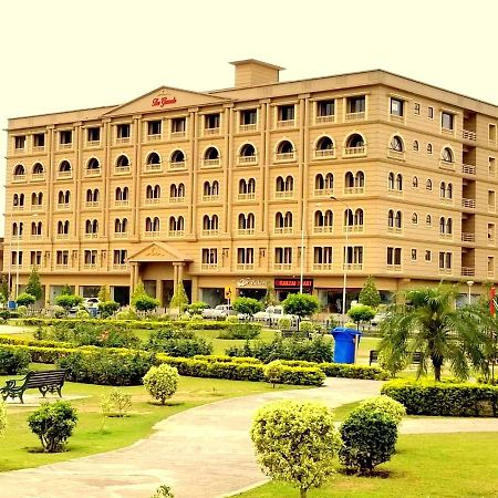 Executive 3 Bedrooms Apartment In Bahria Town Ravalpindi Kültér fotó