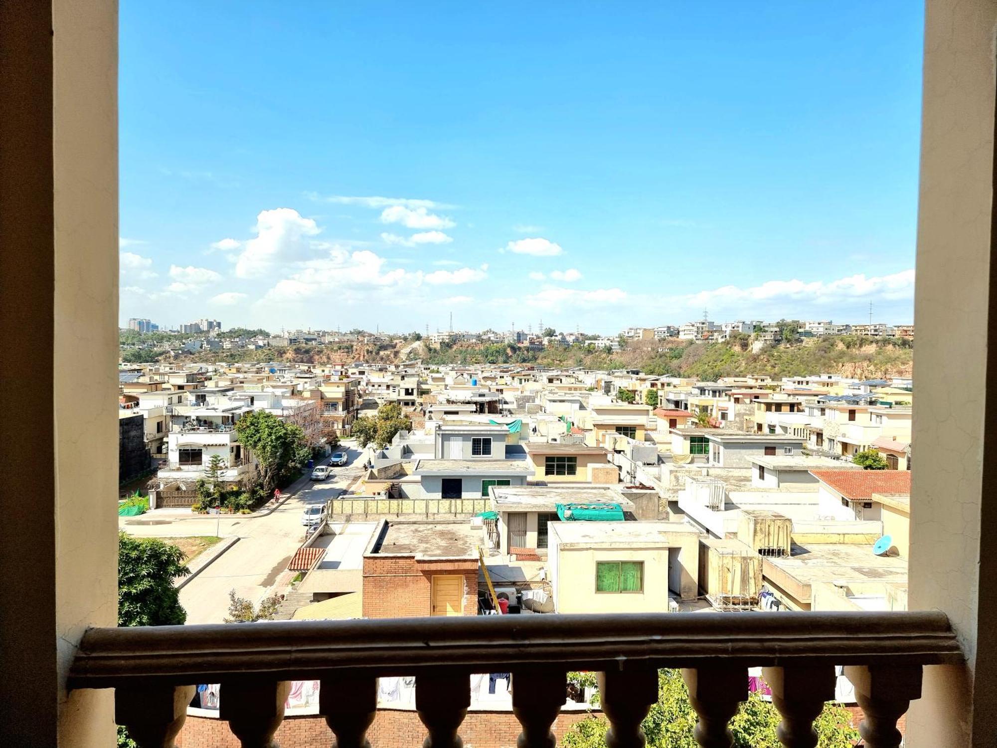 Executive 3 Bedrooms Apartment In Bahria Town Ravalpindi Kültér fotó