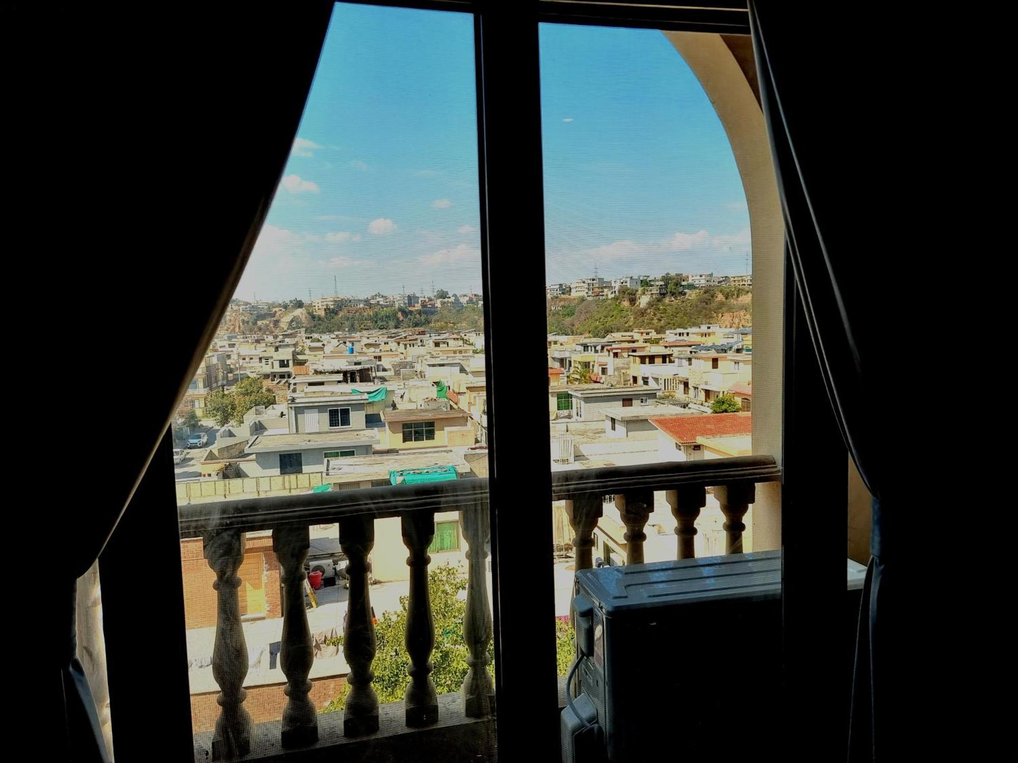 Executive 3 Bedrooms Apartment In Bahria Town Ravalpindi Kültér fotó